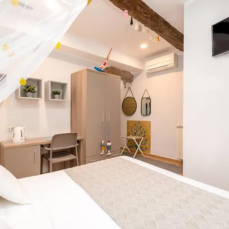 Carugio Remilde Guest house *