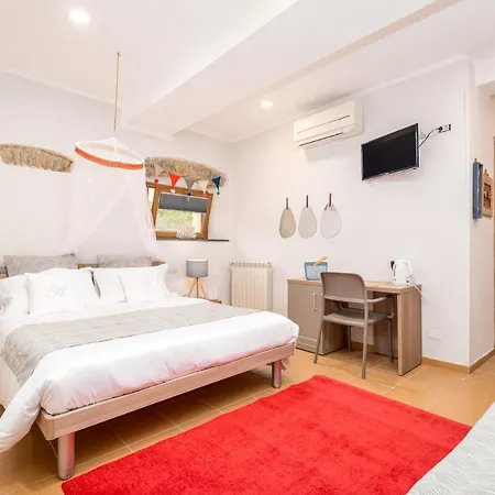 Carugio Remilde Guest house *