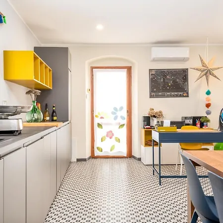 Carugio Remilde בית הארחה 4*