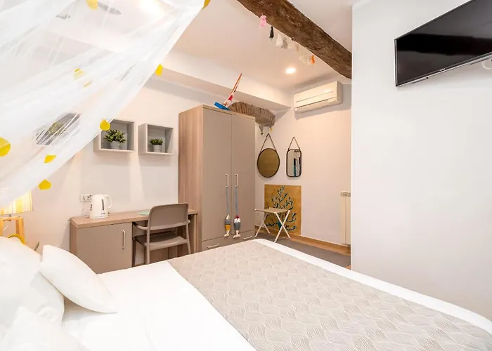 Carugio Remilde ゲストハウス 4*